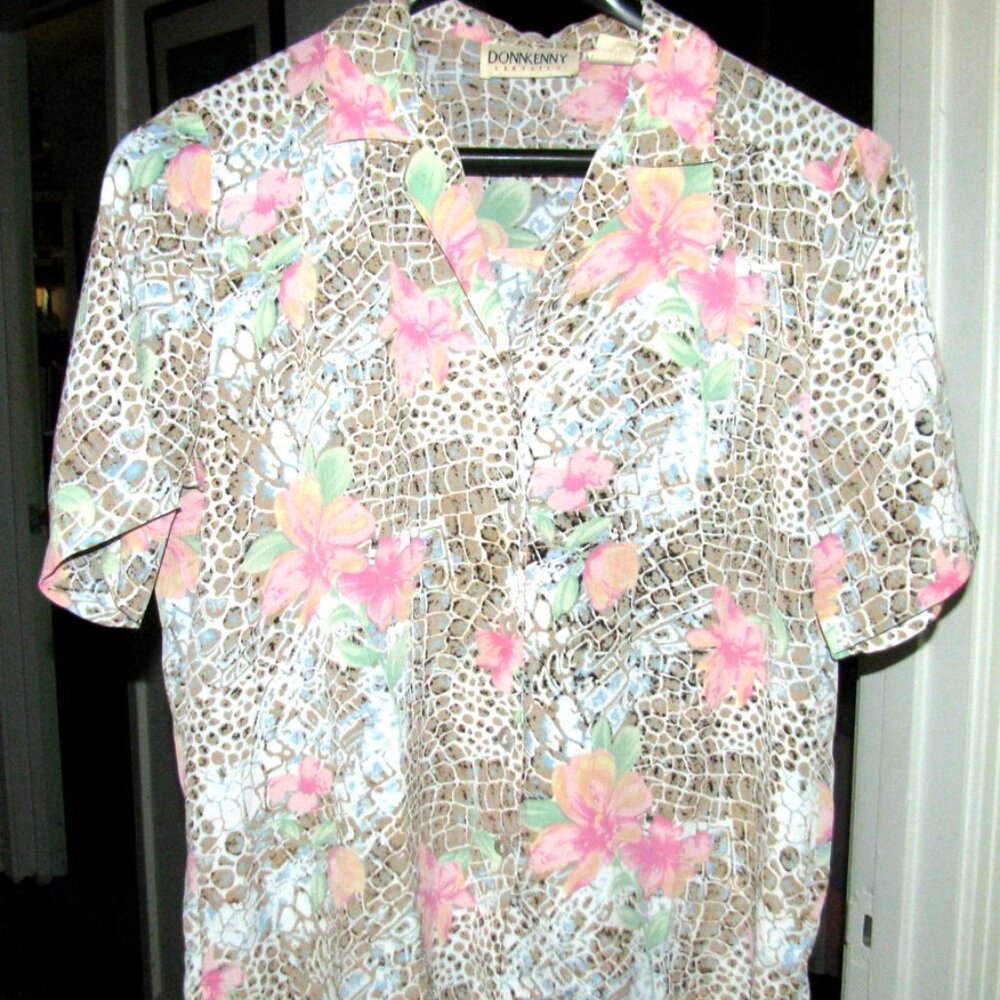 Pink & Tan on White Polyester Blouse Size Large Donnkenny Classic
